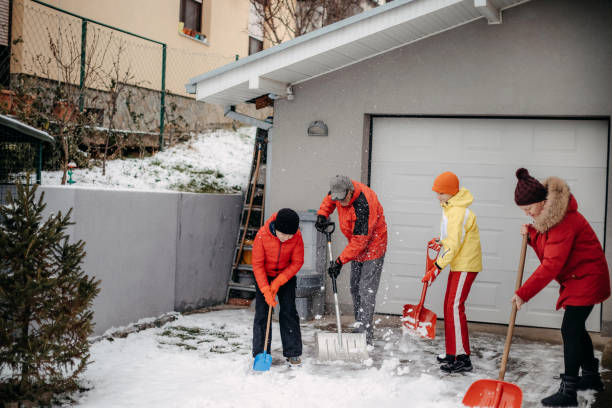 istock Family cleaning snow 1369406526