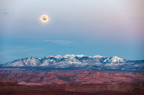 istock Harvest Moon at Dead Horse State Point Park 1369414997