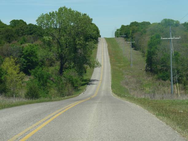 istock Medium wide uphill backroad in the Arbuckles Mountains, Oklahoma 1369428509