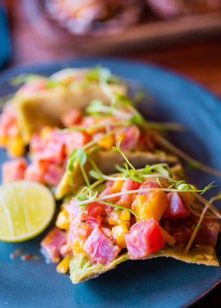 tacos de atún - seviche prepared ahi freshness mexican culture fotografías e imágenes de stock