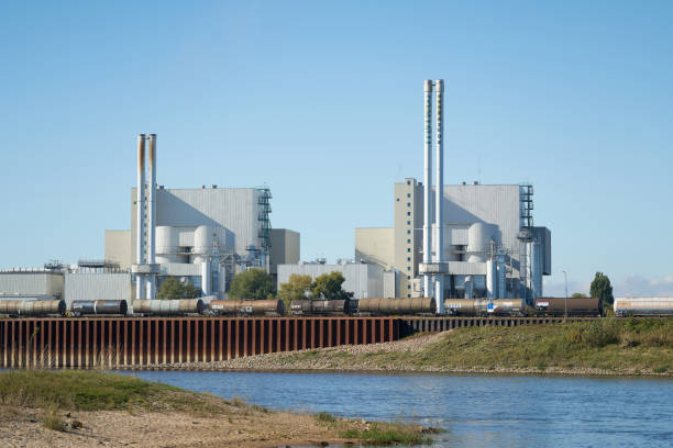 waste-to-energy plant in magdeburg - incinerator imagens e fotografias de stock