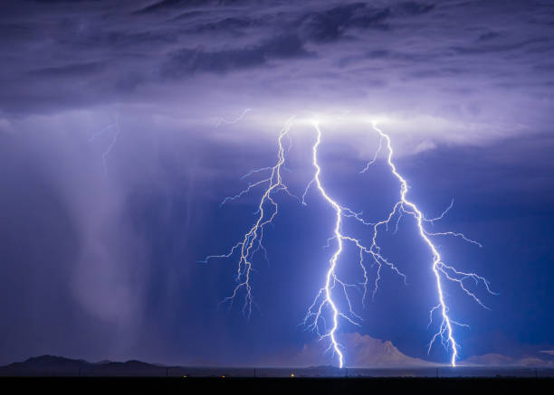 Lightning striking near Ragged Top Mountain in the Ironwood Forest National Monument in Arizona Lightning strikes in front of Ragged Top Mountain in the Ironwood Forest National Monument in Arizona Microburst stock pictures, royalty-free photos & images