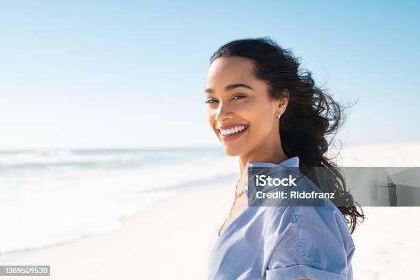 Portrait Of Natural Beauty Woman At Beach Stock Photo - Download Image Now - Women, Smiling, One Woman Only