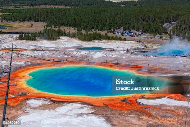 Grand Prismatic Spring Primo Piano - Fotografie stock e altre immagini di Grand Prismatic Spring - Grand Prismatic Spring, Parco Nazionale di Yellowstone, Ambientazione esterna