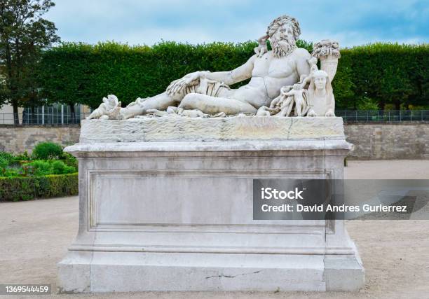 Classical Marble Sculpture Of Le Nil In The Gardens Of The Tullirías In Paris France Stock Photo - Download Image Now