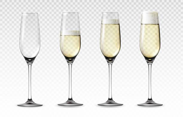 ilustrações, clipart, desenhos animados e ícones de copo realista de espumante. maquetes transparentes de taça de vinho alta com bebida de uva branca borbulhada. brinde de celebração do casamento e dia dos namorados. conjunto de vidros de champanhe vector 3d - champagne flute wine isolated wineglass