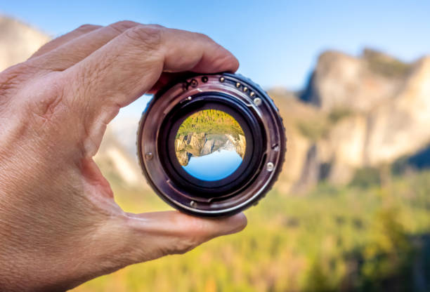 yosemite-nationalpark durch ein dsrl-kameraobjektiv, kalifornien, usa - focus stock-fotos und bilder