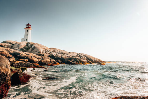 페기스 코브 등대 - beauty in nature cloud rocky coastline rock 뉴스 사진 이미지