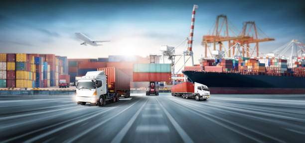 Global business logistics import export and container cargo freight ship loading at port by crane, container handlers, cargo airplane, truck on highway, transport industry concept, Depth blur effect logística comercial global importación exportación y carga de contenedores carga de buques en el puerto por grúa, manipuladores de contenedores, avión de carga, camión en carretera, concepto de industria de transporte, efecto de desenfoque de profund