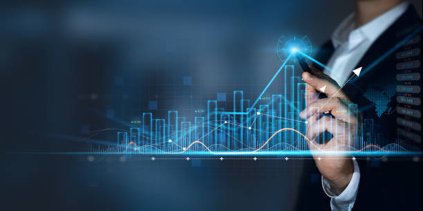 homme d’affaires avec stylo dessine le graphique de croissance de l’entreprise. développement de la stratégie d’affaires et plan de croissance - performance improvement graph growth photos et images de collection