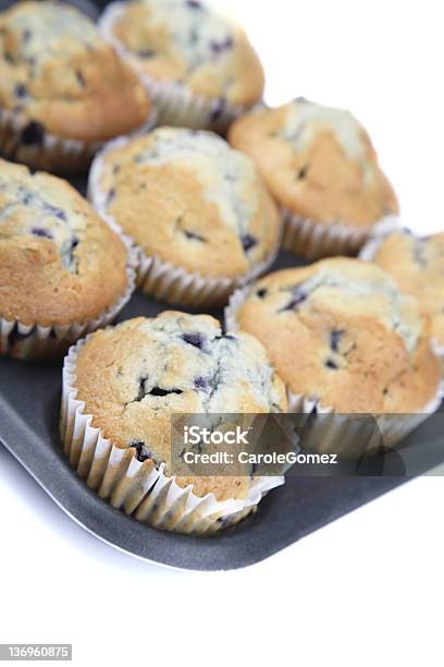 Muffin Ai Mirtilli - Fotografie stock e altre immagini di Cibi e bevande - Cibi e bevande, Composizione verticale, Cuocere al forno