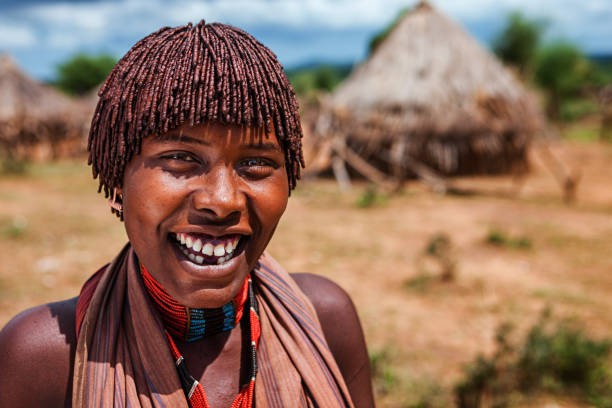 porträt der frau von hamer tribe, äthiopien, afrika - hamer woman stock-fotos und bilder
