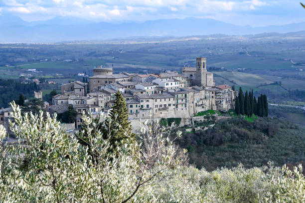 istock Borgo antico di Gualdo Cattaneo 1369644824