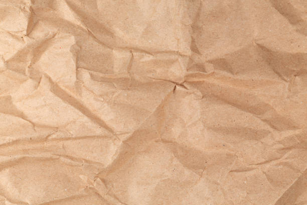 fond de texture de papier artisanal brun froissé - brown paper paper crushed wrinkled photos et images de collection