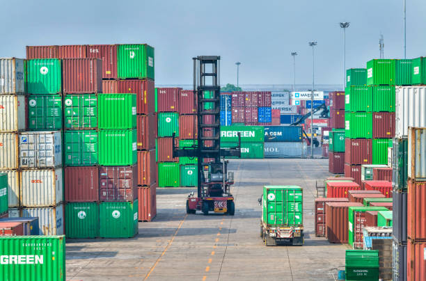 Packing and separating station Lat Krabang was built for convenience Provide services to exporters importers Bangkok, Thailand - Feb 9, 2022 : Packing and separating station Lat Krabang was built for convenience Provide services to exporters importers in all activities related to container products. exporters stock pictures, royalty-free photos & images