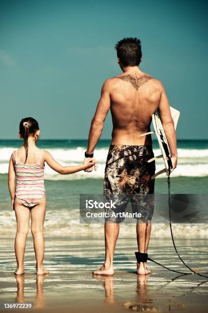 Stile Di Vita Surfista - Fotografie stock e altre immagini di Figlia femmina - Figlia femmina, Padre, Acqua