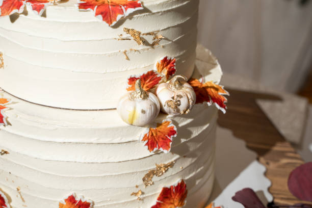 20+ Dropped Wedding Cake Photos Stock Photos, Pictures & Royalty-Free ...