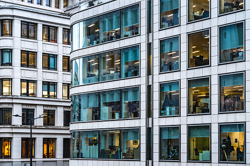 Edificios de oficinas, rascacielos en el distrito financiero de Londres, Reino Unido photo