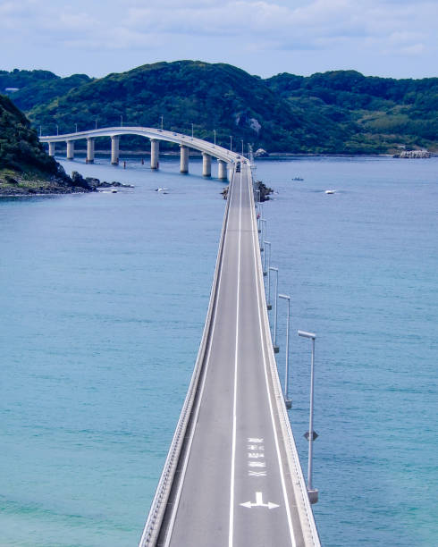 津ノ島大橋:日本海を渡る長い橋の壮観な眺めを楽しめる観光地(山口県下関市) - 山口 ストックフォトと画像