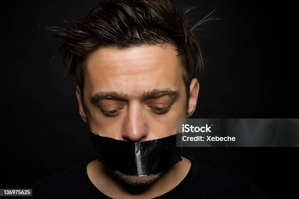 若い男性 Silenced - 覆うのストックフォトや画像を多数ご用意 - 覆う, 男性, ガムテープ