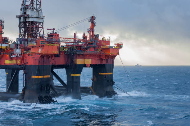 Semi Submersible rig West Alpha deballasting and ready for rig move in Norwegian harsh weather condition North Sea, Norway - 2016 January 11. Semi Submersible rig West Alpha deballasting and ready for rig move in Norwegian harsh weather condition offshore platform stock pictures, royalty-free photos & images