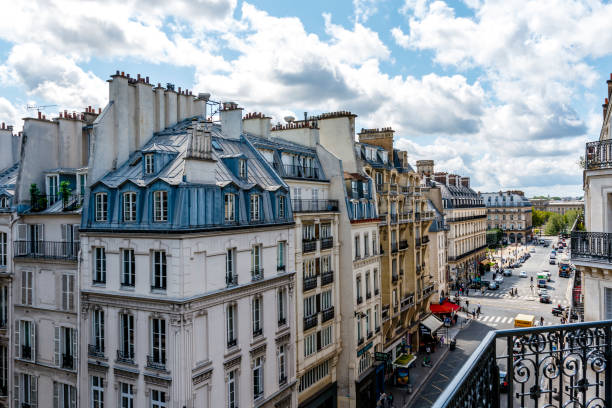 View at Parisian apartment buildings in the center of Paris, France, Europe View at Parisian apartment buildings in the center of Paris, France, Europe historic building stock pictures, royalty-free photos & images