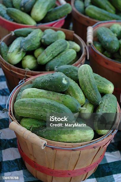 Peck De Pickles - Fotografias de stock e mais imagens de Banca de Mercado - Banca de Mercado, Bicar, Cesto