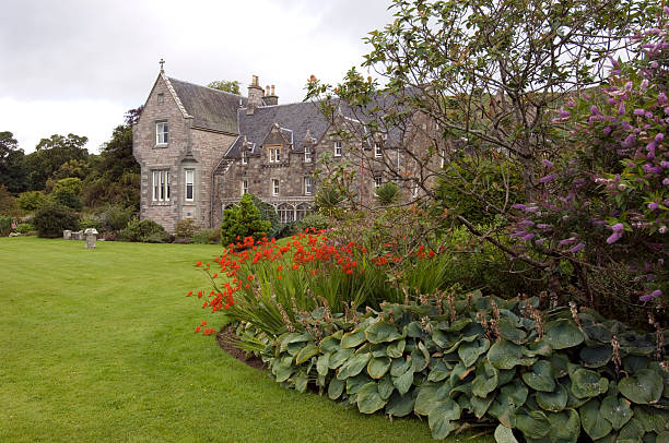 istock Old british manor with garden 136982139