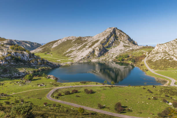 istock ENOL LAKE. PICOS DE EUROPA 1369828151