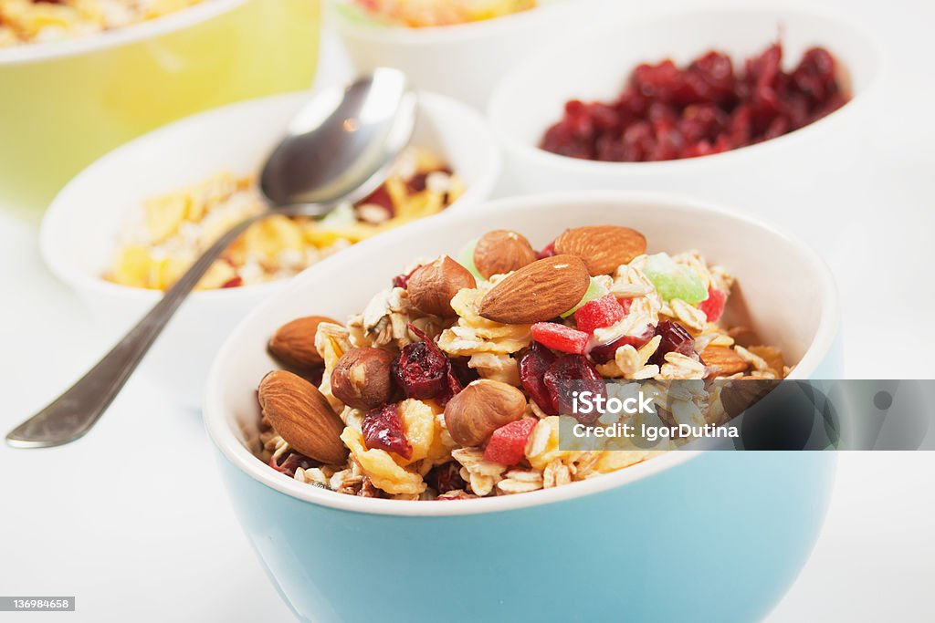 Cereali ai cereali con frutta secca - Foto stock royalty-free di Alimentazione sana