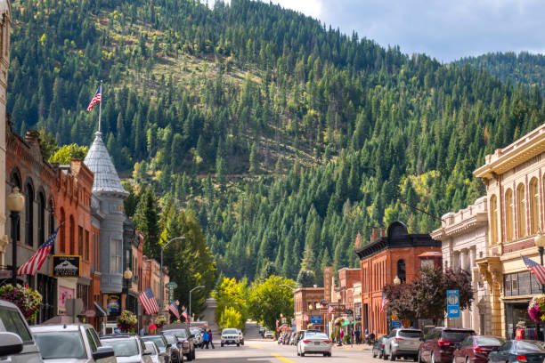 a charming, historic and picturesque main street through the mining town of wallace, idaho, in the silver valley area, an epa superfund site from past contamination. - wallace american culture urban scene idaho imagens e fotografias de stock