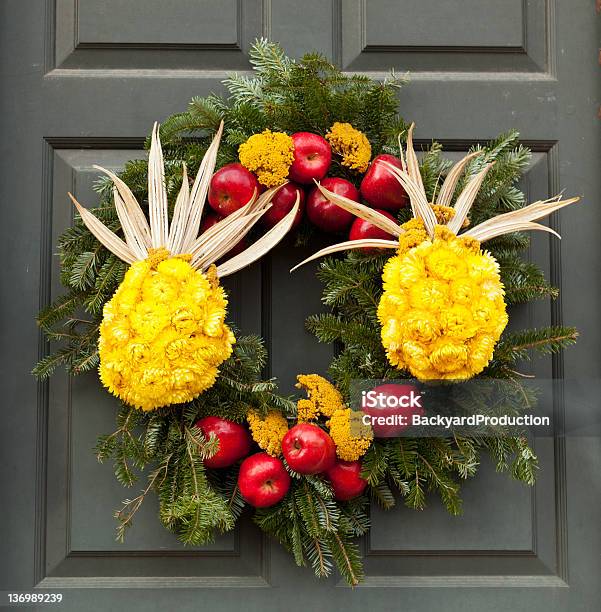 Traditionelles Weihnachten Kranz Auf Der Begrüßungsseite Stockfoto und mehr Bilder von Ananas