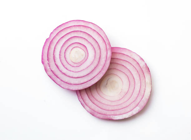 нарезной красный луком - spanish onion стоковые фото и изображения