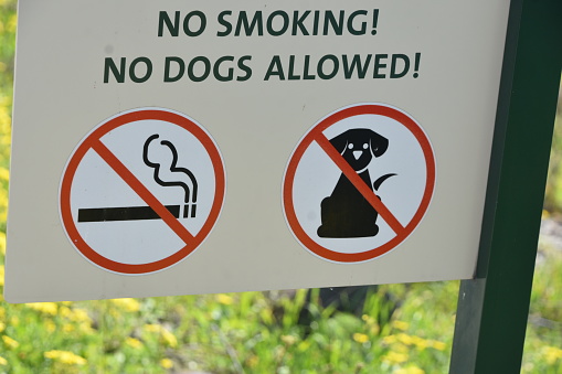 no smoking , no dogs allowed sign