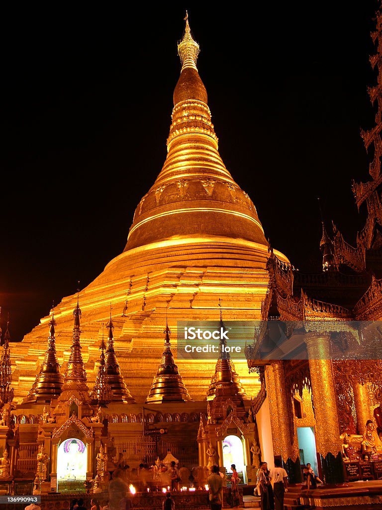 The Shwedagon Paya w nocy - Zbiór zdjęć royalty-free (Azja)