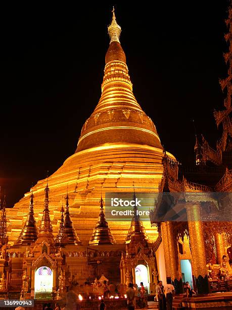 The Shwedagon Paya W Nocy - zdjęcia stockowe i więcej obrazów Azja - Azja, Azja Południowo-Wschodnia, Bez ludzi