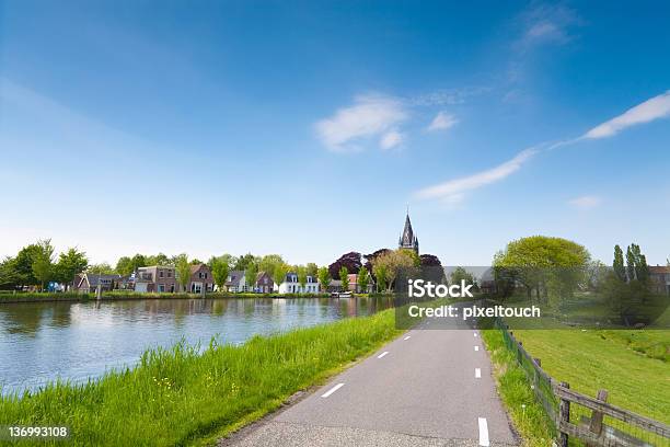 Stary Kościół Wzdłuż Rzeka Amstel Niderlandy - zdjęcia stockowe i więcej obrazów Amstelveen - Amstelveen, Amsterdam, Bez ludzi