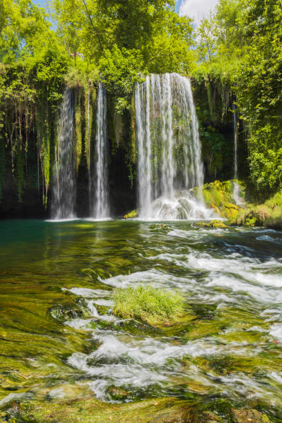 cascadas de düden en antalya - waterfall antalya turkey forest fotografías e imágenes de stock