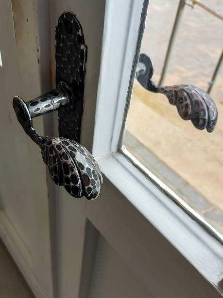 doorknob Doorknob looking out front door stock pictures, royalty-free photos & images