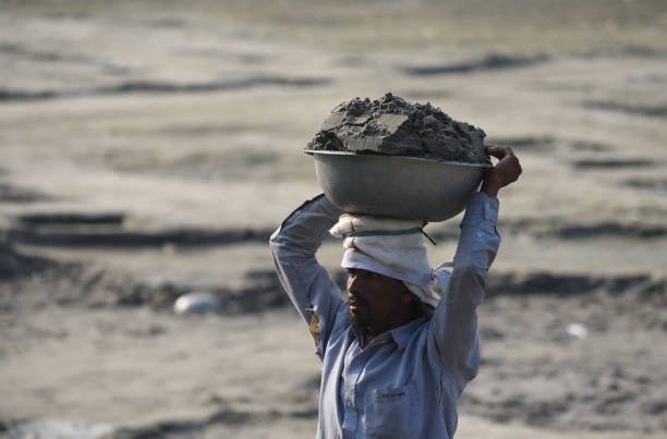 Poor Laborer 480+ Poor Indian Construction Worker Stock Photos, Pictures & Royalty ...