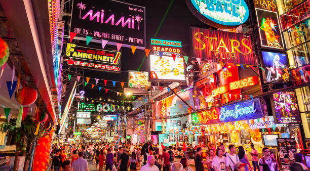 タイのナイトライフ、パタヤのウォー�キングストリート、ゴーゴーバー、ストリップクラブ - xxx ストックフォトと画像