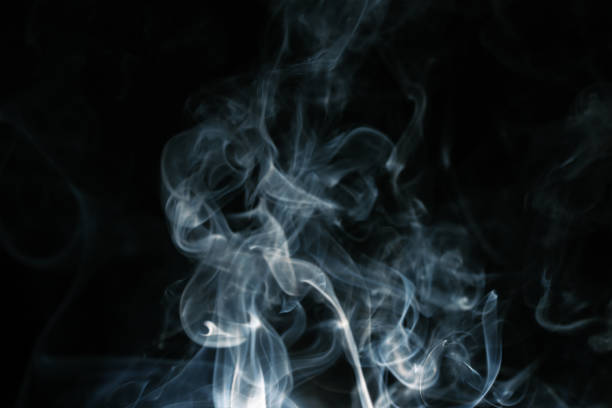 abstract freeze smoke shot, leicht blau getönter rauchhintergrund - wispy stock-fotos und bilder