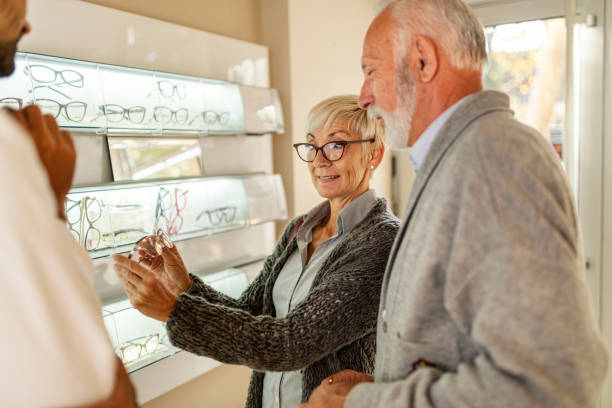 istock Senior couple shopping for eyeglasses 1369988169