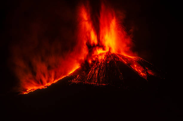 エトナ噴火 10/02/2022 - erupting ストックフォトと画像