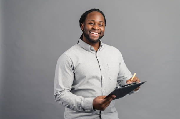 cheerful african-american man isolated on grey - isolated holding letter people imagens e fotografias de stock