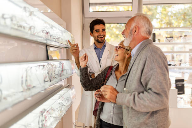 istock Senior couple shopping for eyeglasses 1370018358