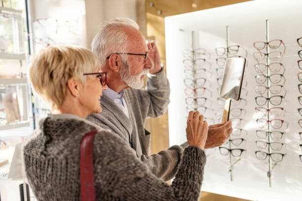 istock Senior couple shopping for eyeglasses 1370021302