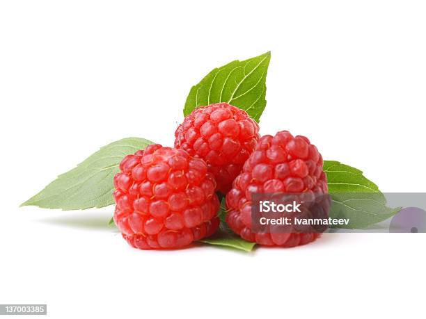 Photo libre de droit de Le Raspberries banque d'images et plus d'images libres de droit de Aliment - Aliment, Aliment cru, Aliments et boissons