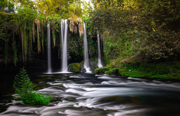 cachoeira düden longa exposição - kepez - antalya, turquia - waterfall antalya turkey forest - fotografias e filmes do acervo