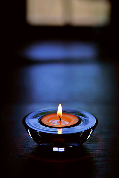 thé feu gros plan - tea light votive candle candle candlelight photos et images de collection